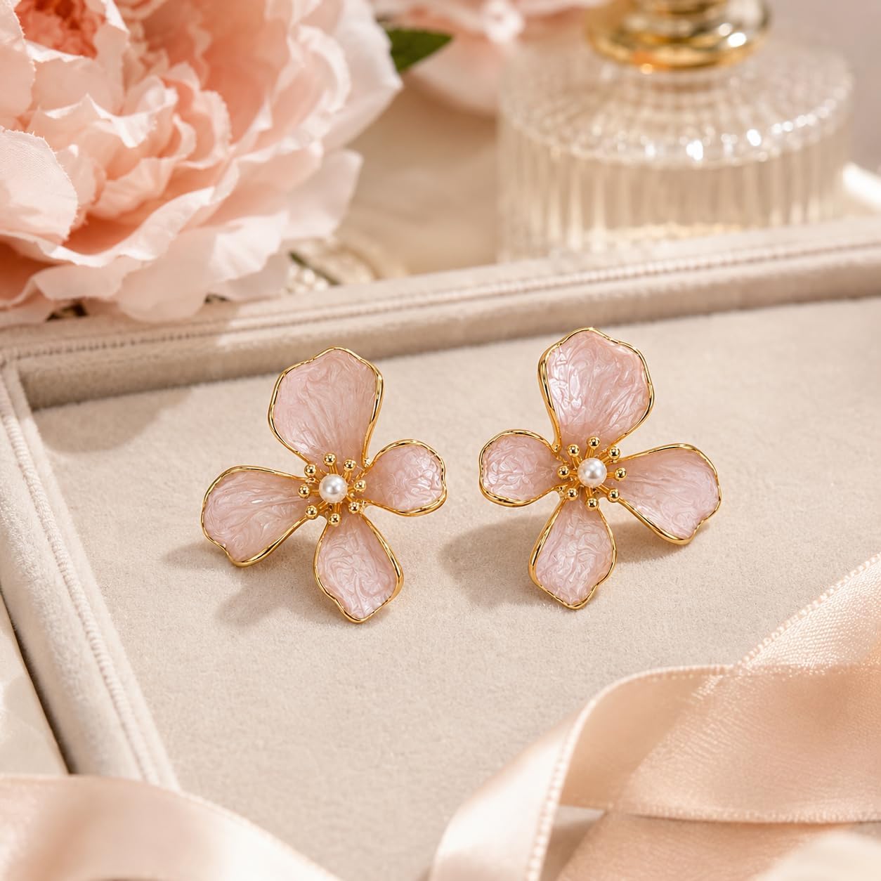 Pendientes de Flor para Mujer, Botón Rosa con Perla | Latón Chapado en Oro 18K, Poste de Plata S925, Hipoalergénicos, Para Diario, Fiesta, Boda y Regalo