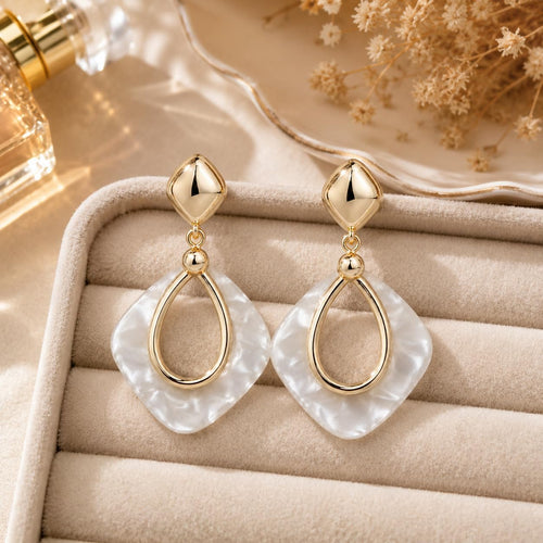 Pendientes Colgantes Mujer Chapados en Oro 18K | Aguja de Plata S925 Hipoalergénica, Geométricos Ligeros, Efecto Nácar Blanco, Para Fiesta, Boda y Uso Diario