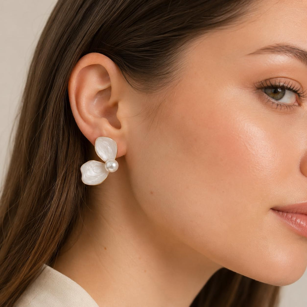 Flor Nacarada con Perla, Pendientes Florales Mujer, Latón Chapado en Oro 18K y Aguja de Plata S925, Hipoalergénicos, Pendientes Elegantes para Fiesta, Boda, Diario y Regalo