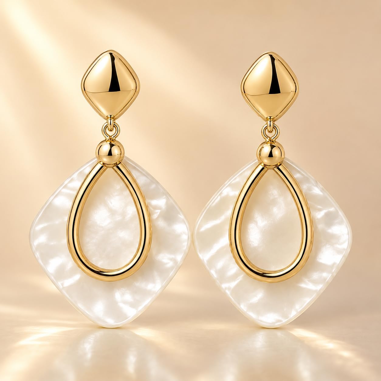Pendientes Colgantes Mujer Chapados en Oro 18K | Aguja de Plata S925 Hipoalergénica, Geométricos Ligeros, Efecto Nácar Blanco, Para Fiesta, Boda y Uso Diario
