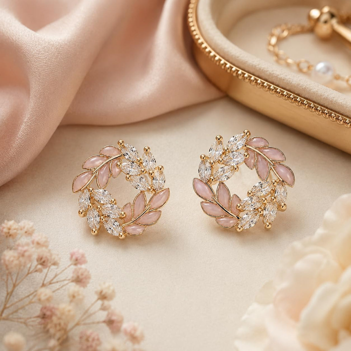 Pendientes de Botón para Mujer con Diseño de Corona de Hojas, Latón Chapado en Oro de 18K, Hipoalergénicos, Pendientes Florales con Circonitas Brillantes, Ideal para Regalo